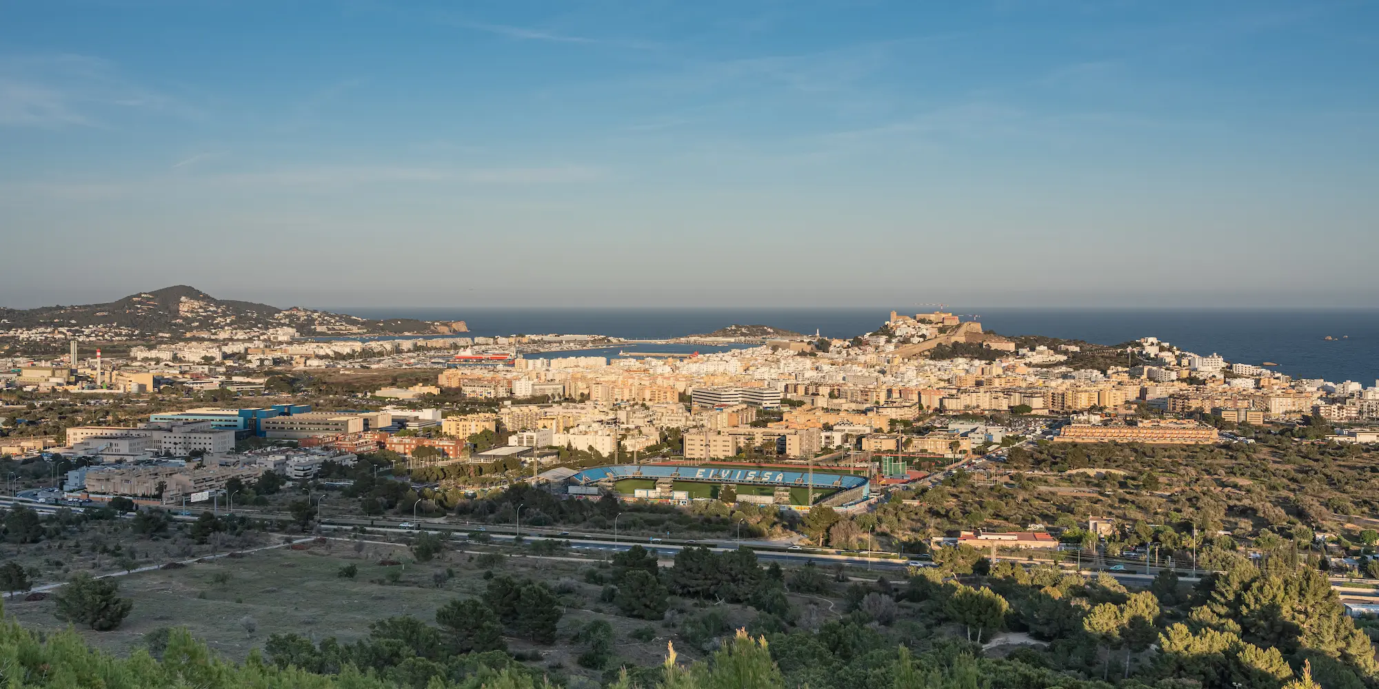 Panorámica de Ibiza con Dalt Vila al fondo